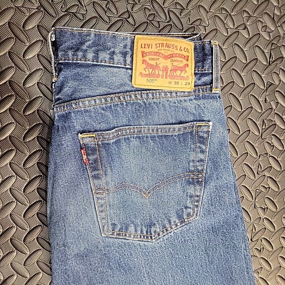 Levi's Classic Relaxed Fit Jeans in Blue